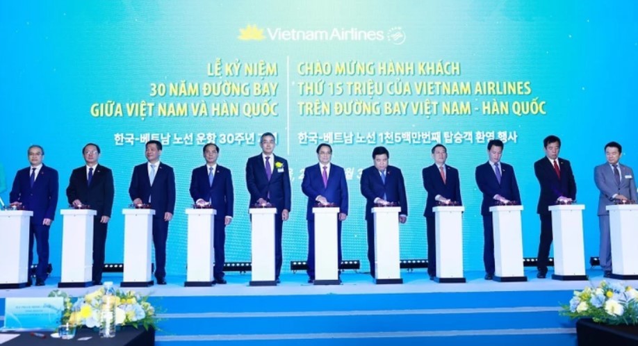 政府总理范明政出席越航直飞韩国航线开航30周年纪念活动。(越通社) D1-.jpg