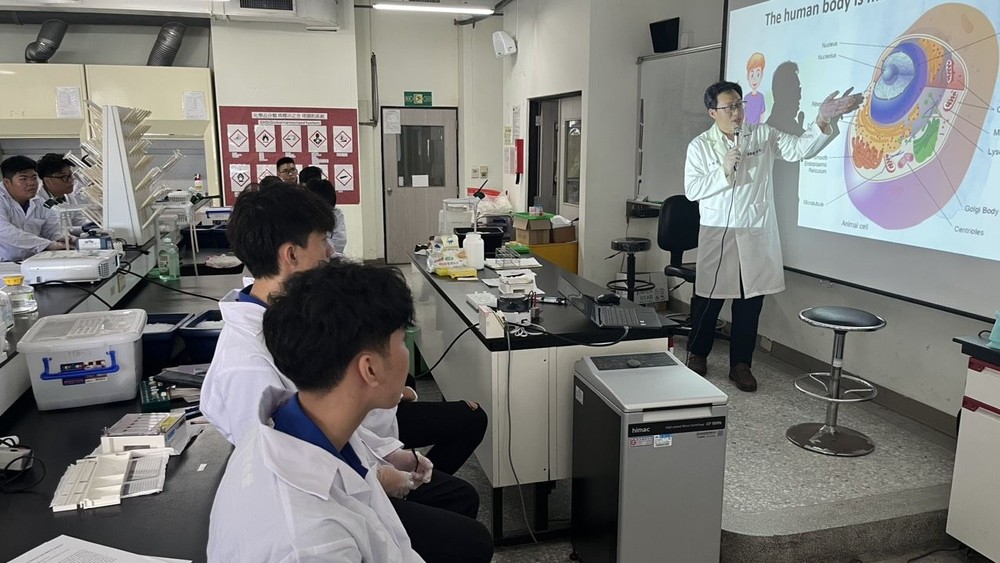 文朗学校参加夏令营活动