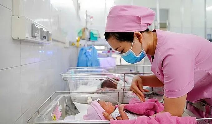 胡志明市许多年轻夫妻不敢生孩子,导致人力资源降低,尤其是年轻人力的短缺。(示意图:独立)