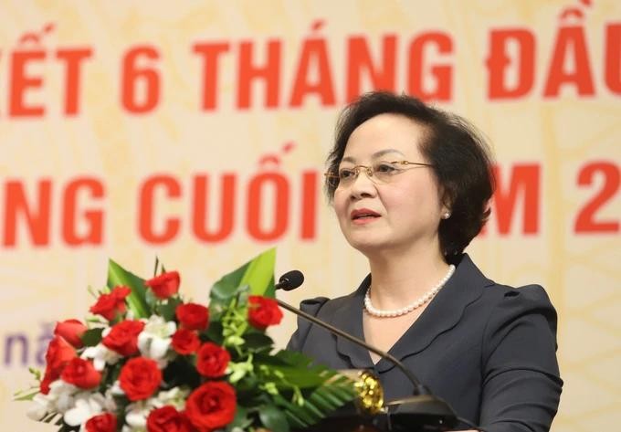 内务部长范氏清茶在会议上发言。(图:吴平)