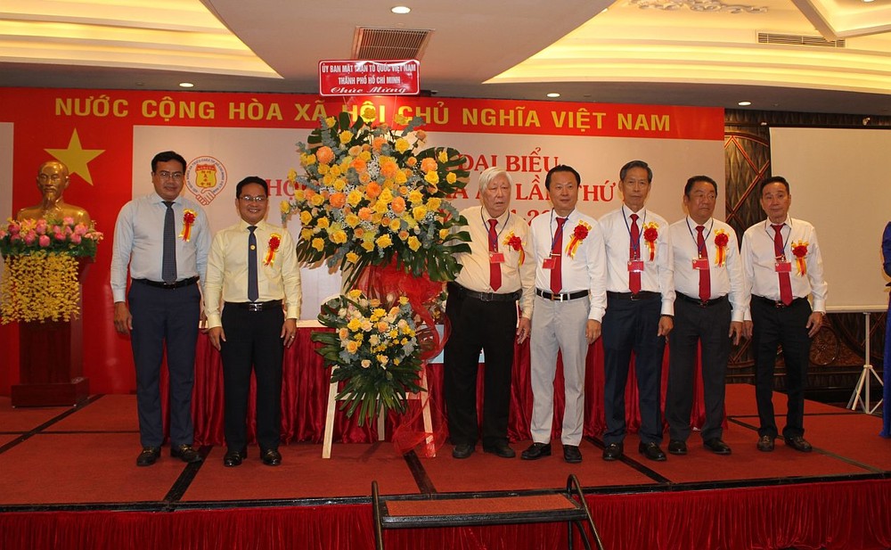 市越南祖国阵线委员会祝贺义安会馆代表大会。 D4.jpg