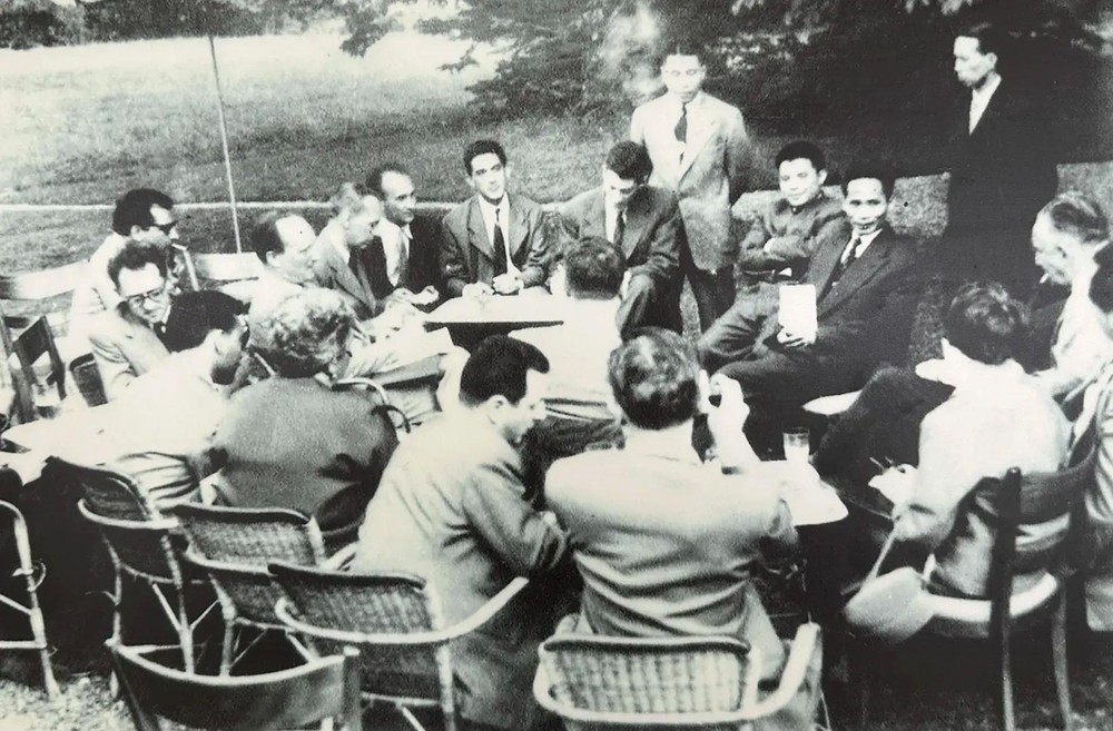 1954年7月22日,越南民主共和国副总理兼外交部长范文同在会见记者时谈到日内瓦会议结束后的越南统一和越法关系。(图自:越南外交部档案处)。 L3.webp