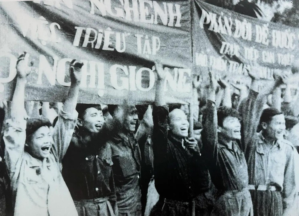 1954年太原人民举行集会欢迎日内瓦会议召开。(图自:越南外交部档案处)。 L7.webp