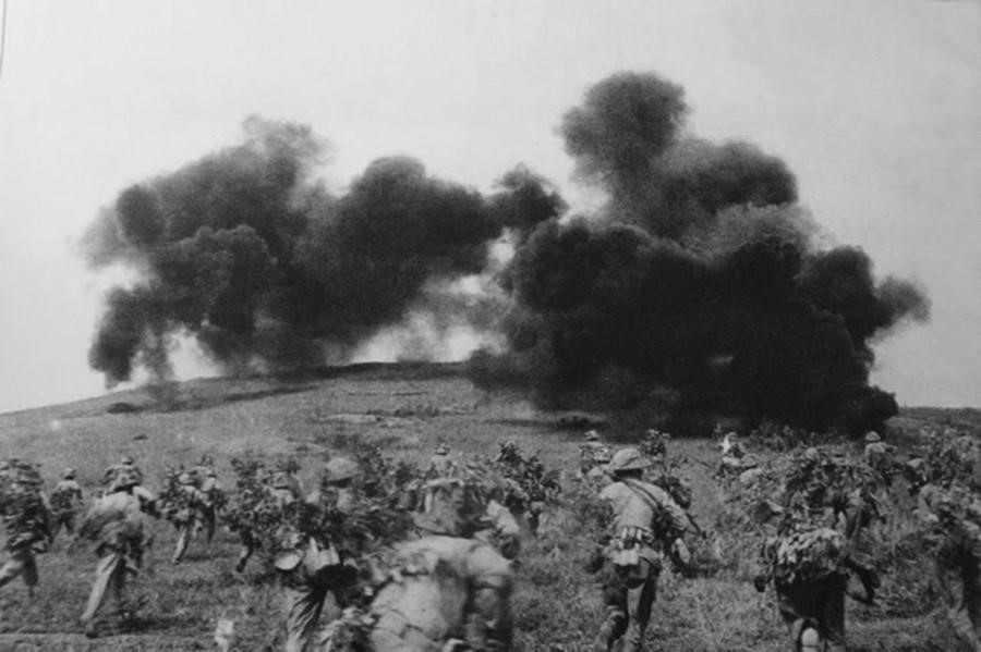 奠边府大捷 “煊赫五洲 震动全球”,为1954年5月8日讨论恢复印度支那和平问题的日内瓦会议拉开了序幕。(资料图片 - 越通社) 奠边府大捷 “煊赫五洲 震动全球”,为1954年5月8日讨论恢复印度支那和平问题的日内瓦会议拉开了序幕。(资料图片 - 越通社)