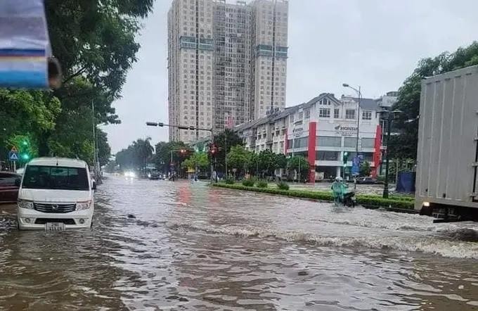 河内市多条街道大雨過後一片汪洋。(图:PCTT)