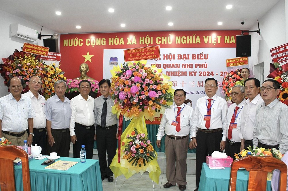 各华人会馆理事會代表祝贺二府会馆代表大会。 HQ4.jpg