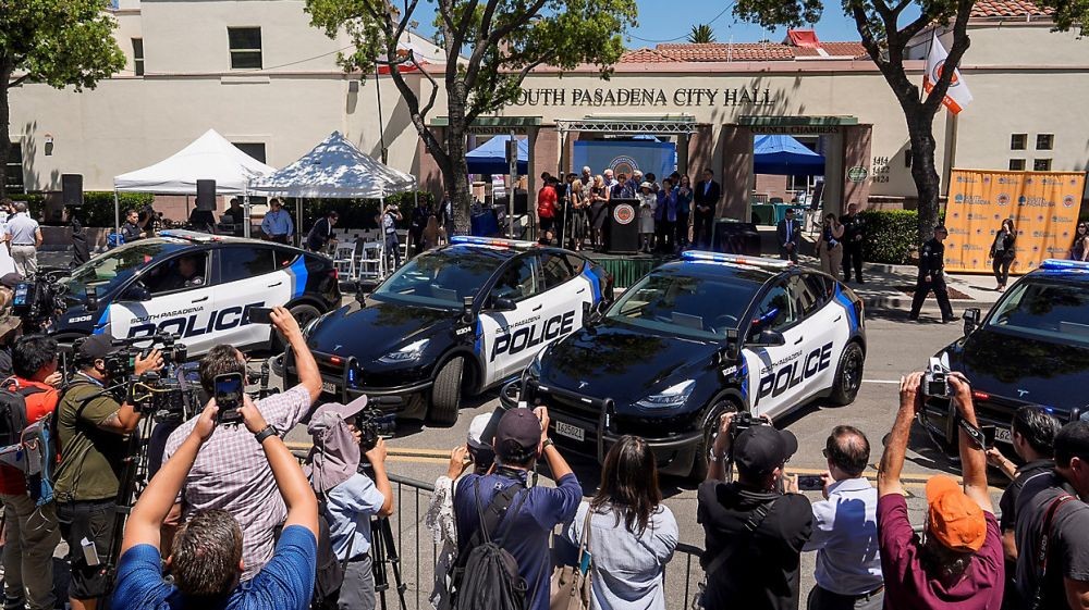 当地时间7月29日,南帕萨迪纳市发布了全美首个全电动警车车队。(图:互联网)