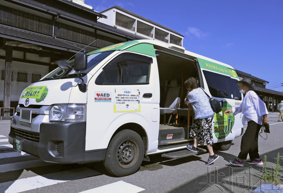 能登地震灾区轮岛市推出 Ai传呼巴士