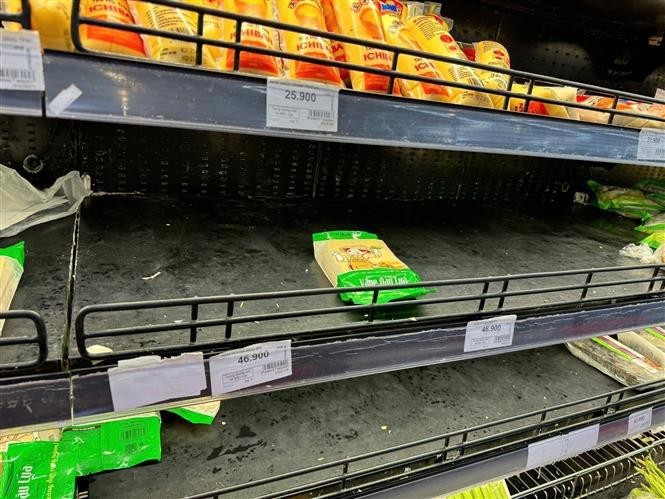 9日下午,太原省Go!超市干粮食品都卖空。(图:越通社) 9日下午,太原省Go!超市干粮食品都卖空。(图:越通社)