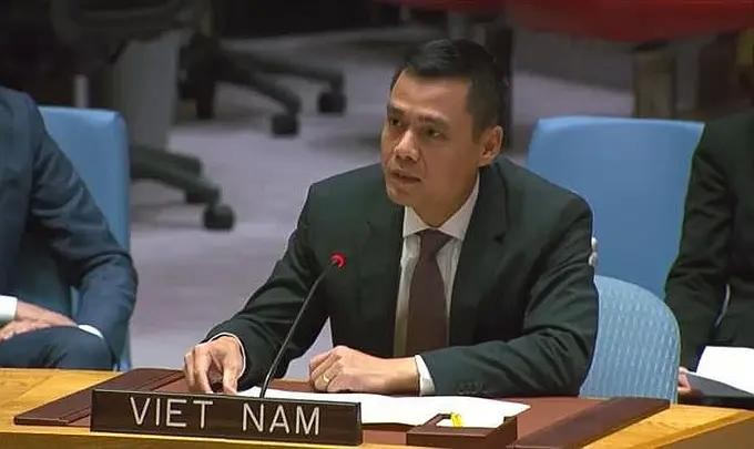越南常驻联合国代表团团长邓黄江大使出席并发表讲话。(图:越通社)