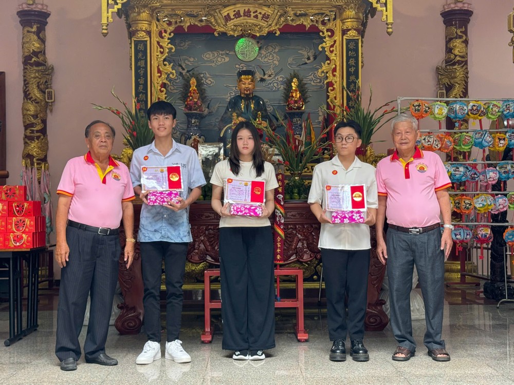 ho-trinh-trao-hoc-bong (3).jpg