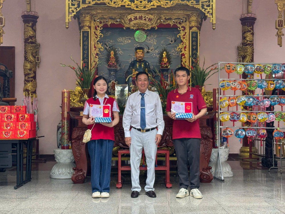 ho-trinh-trao-hoc-bong (4).jpg