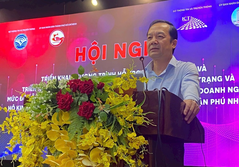 新闻与传播部副部长范德隆在会议上发表讲话。(图:竹雅)