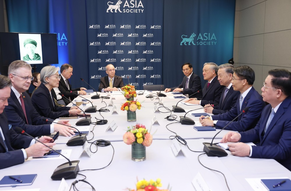 党中央总书记、国家主席苏林会见美国亚洲协会（Asia Society）领导。（图：越通社）