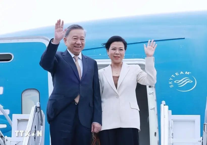 党中央总书记、国家主席苏林偕夫人抵达哈瓦那,开始对古巴进行国事访问。(图:越通社)