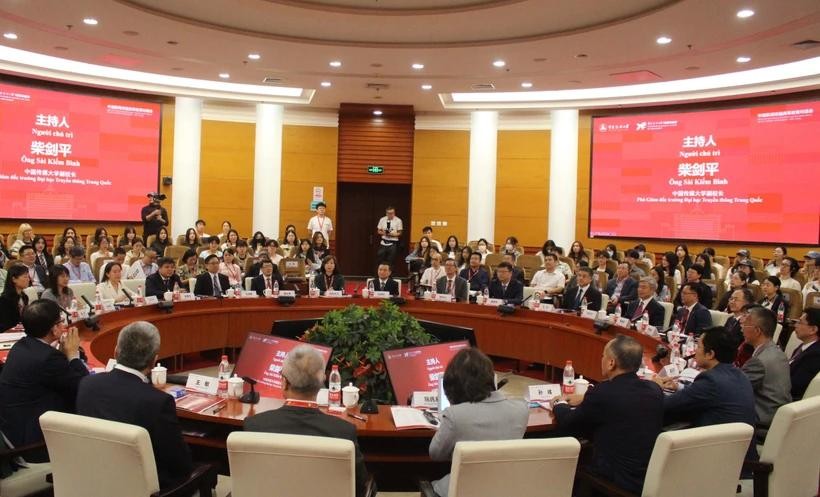越中新闻与传媒高等教育对话论坛场景。(图:越通社)