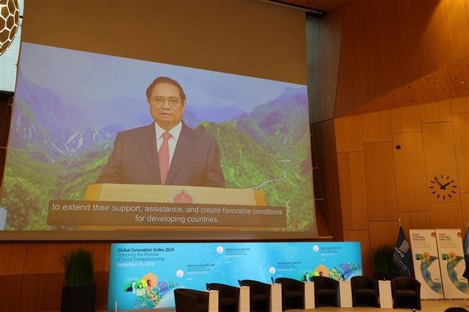 越南政府总理范明政在世界知识产权组织《2024年全球创新指数(GII) 报告》发布仪式上发表预先录制的讲话。(图:越通社)