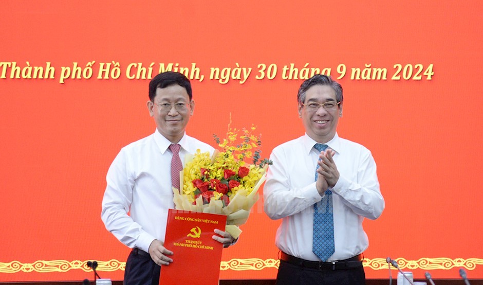 陈国忠同志(左)出任守德市委常务副书记。(图:市党部新闻网)