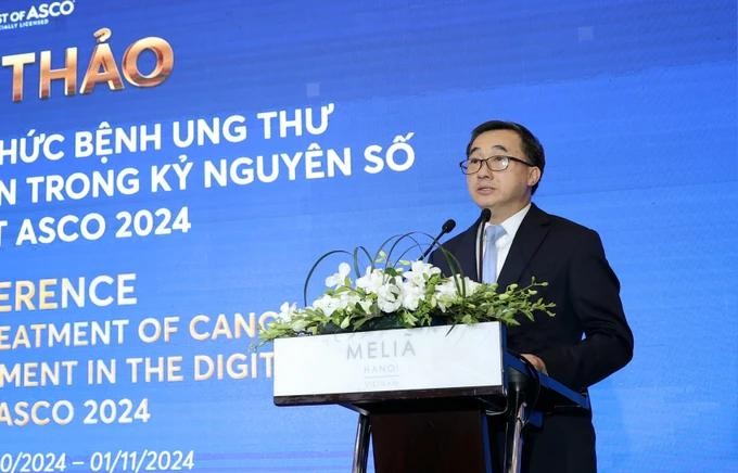 卫生部副部长陈文舜在研讨会上发言。(图:庆阮) thu-truong-bo-y-te.webp