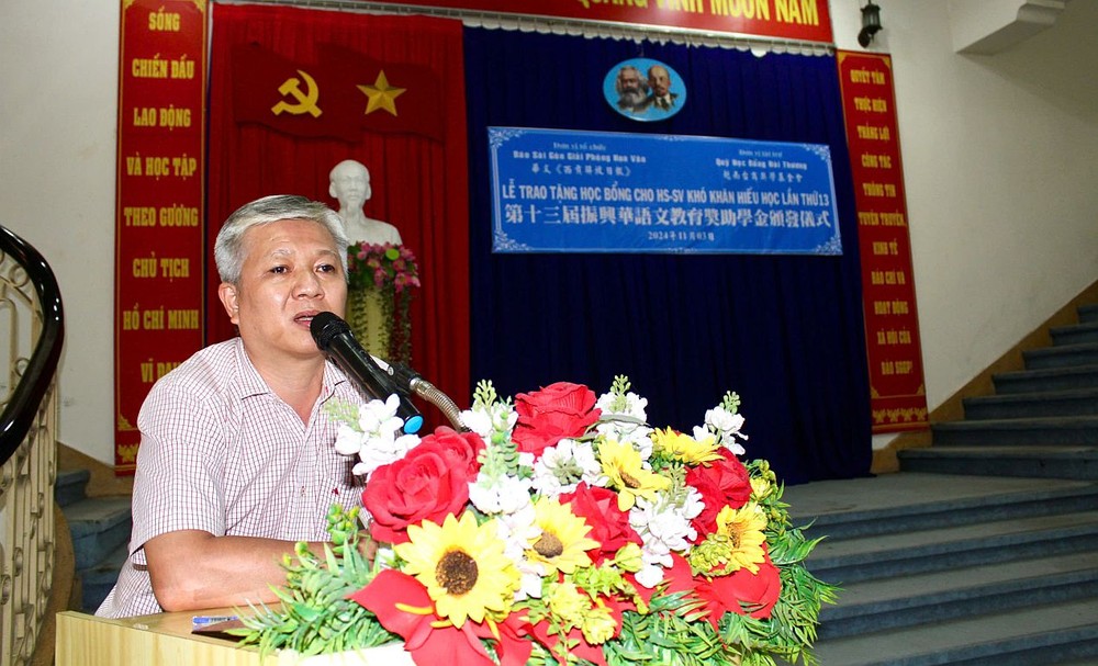 华文《西贡解放日报》编委黎曰孟雄致辞。 DT5.jpg