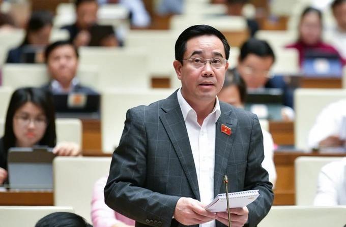 太平省国会代表阮文辉在国会议场上发言。(图:曰钟)