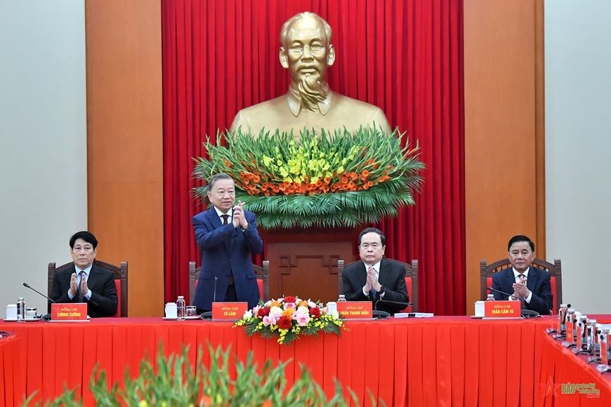 党中央总书记苏林会上致辞。(图:人民军队报) tbt.jpg