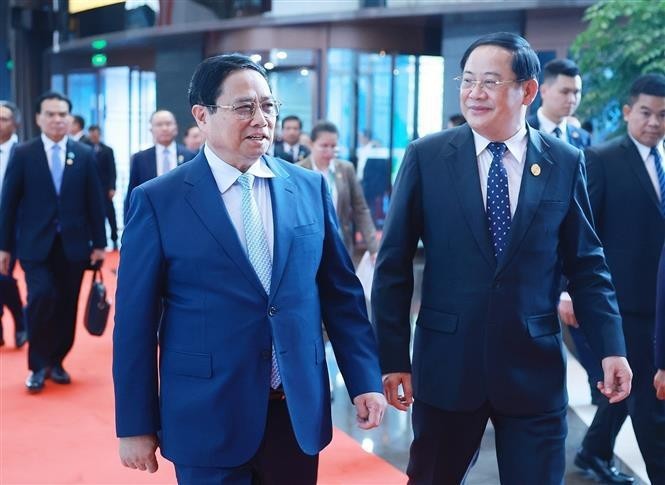 越南政府总理范明政会见老挝总理宋赛·西潘敦。(图:越通社)