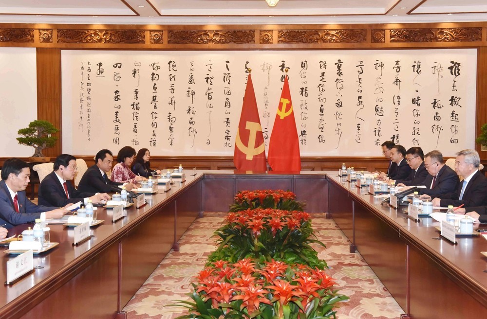 越南共产党中央政治局委员、中央书记处书记、中央内政部部长、中央反腐委员会常务副主任、中央司法改革指导委员会常务副主任潘廷镯同志会见中共中央政治局常委、中央纪律检查委员会书记李希同志。(图:越通社) 越南共产党中央政治局委员、中央书记处书记、中央内政部部长、中央反腐委员会常务副主任、中央司法改革指导委员会常务副主任潘廷镯同志会见中共中央政治局常委、中央纪律检查委员会书记李希同志。(图:越通社)