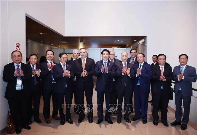 国家主席梁强会见秘鲁各大企业领导。(图:越通社)