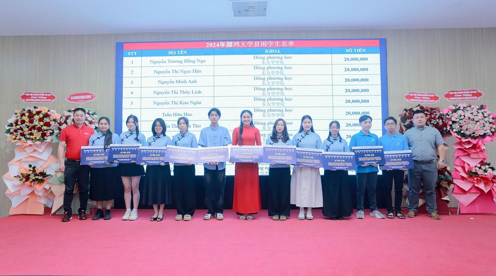 雒鸿大学清寒大学生获资助金。 02-3.jpg