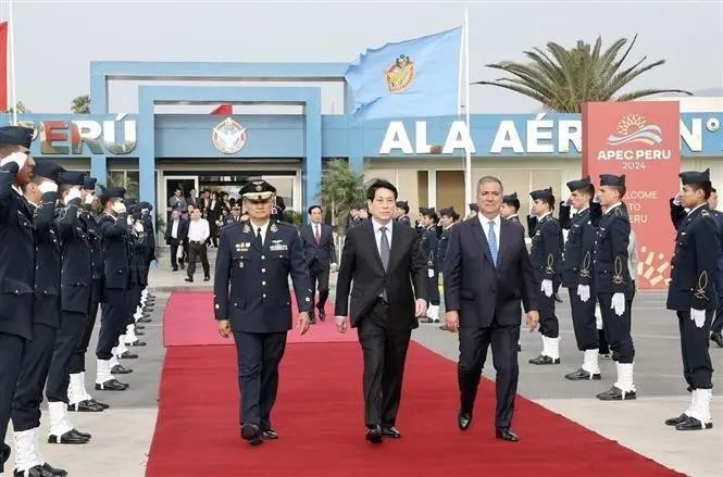 越南国家主席梁强欢送仪式。(图:越通社)