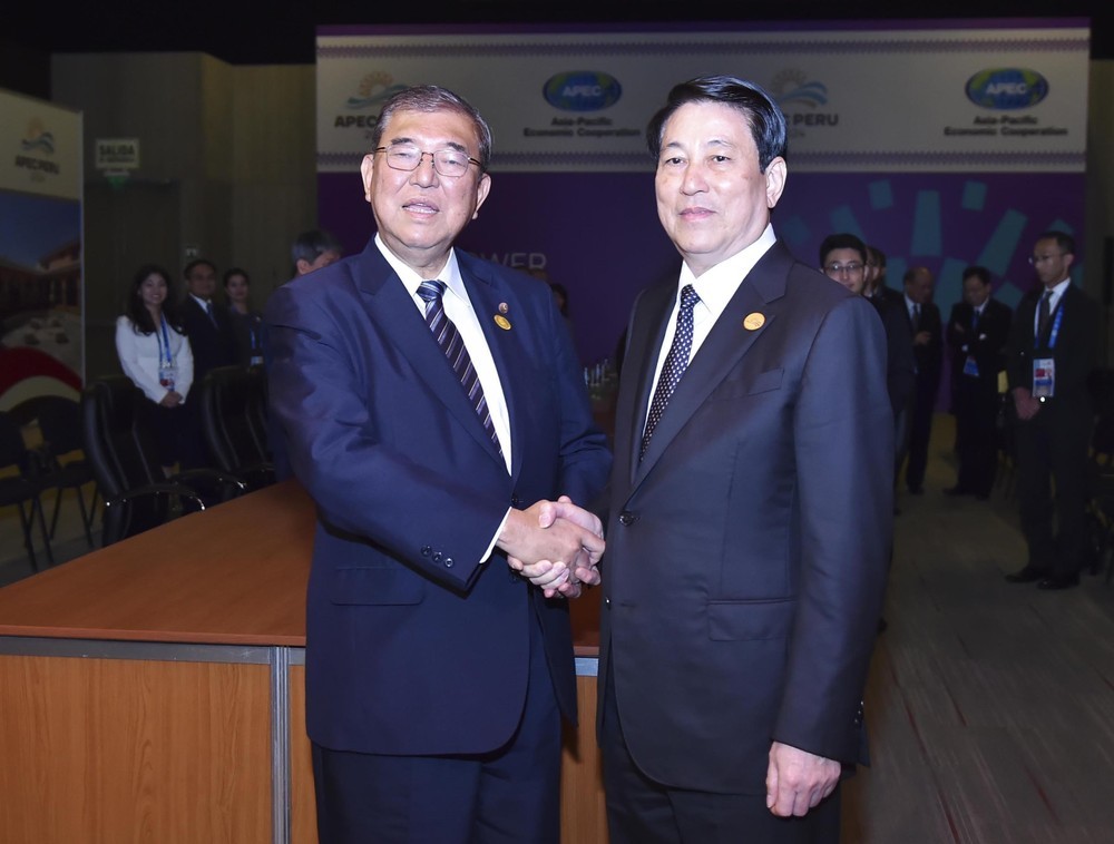 国家主席梁强(右)会见日本首相石破茂。(图:越通社) 国家主席梁强(右)会见日本首相石破茂。(图:越通社)