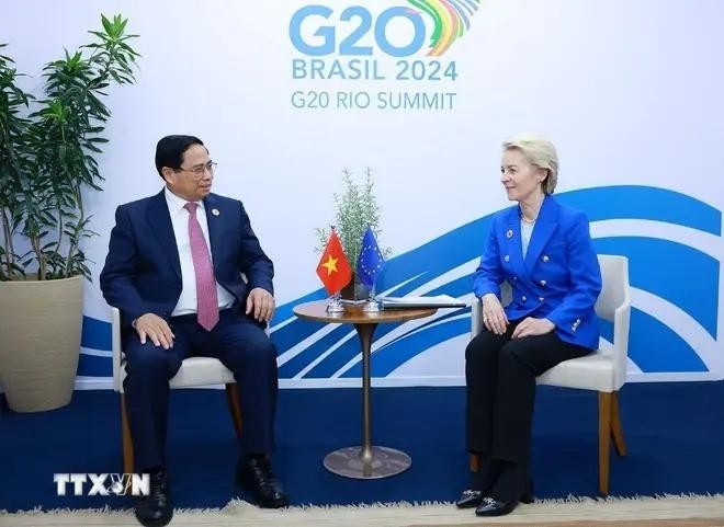 范明政总理会见欧盟委员会主席冯德莱恩。(图:越通社) 范明政总理会见欧盟委员会主席冯德莱恩。(图:越通社)