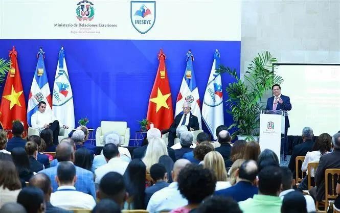 政府总理范明政造访多米尼克外交领事高等教育学院并发表重要讲话。(图:越通社)