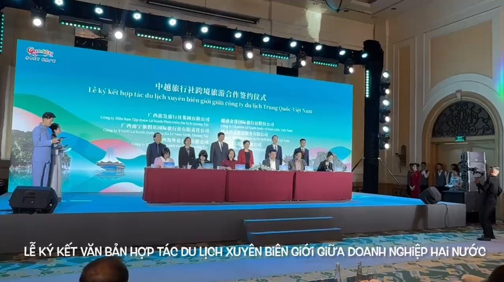 越中旅游社跨境旅游合作签约仪式。(图:视屏截图) ScreenHunter_28 Nov. 28 09.24.jpg