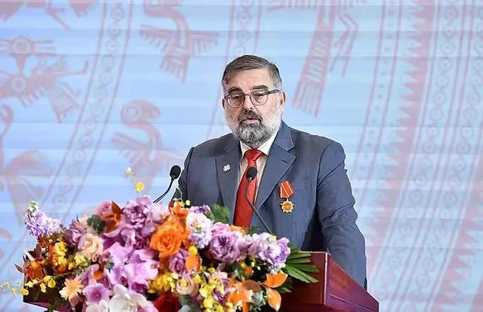 联合国爱滋病规划署亚太、东欧和中亚区域主任埃蒙·墨菲在会上发言。(图:VGP) eamonn-murphy.webp