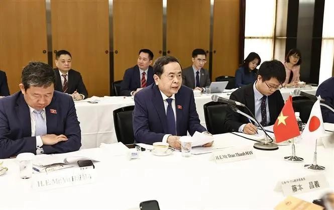 国会主席陈青敏早餐会上发言。(图:越通社)