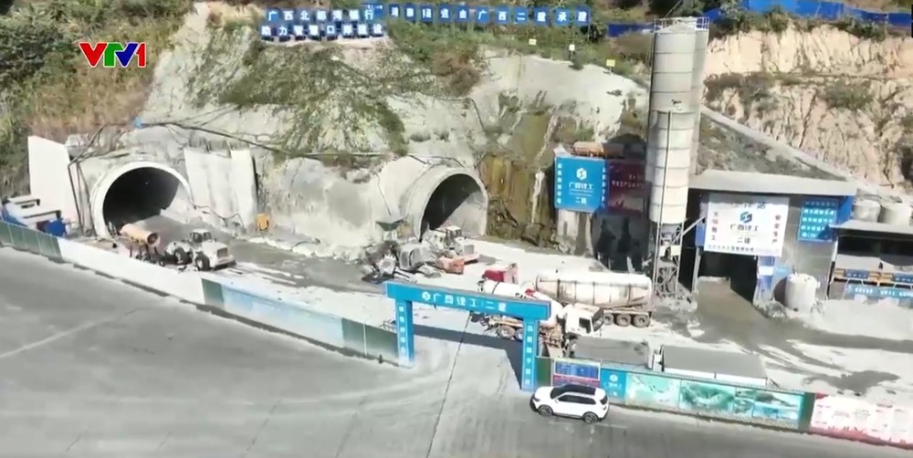 越中边境一智慧口岸试行投运