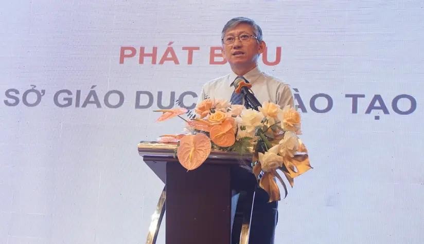 市教育与培训厅副厅长杨智勇在会议上发言。(图:阮娟)
