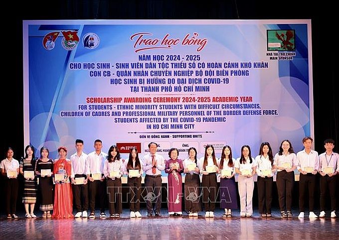 韦阿英奖学金颁发仪式。（图：越通社）