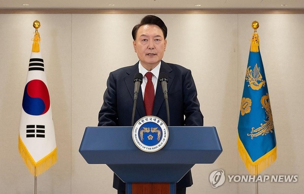 12月12日,在首尔龙山总统府,总统尹锡悦面向全体国民发表谈话,谴责在野党煽动弹劾导致国政瘫痪。(图:韩联社)