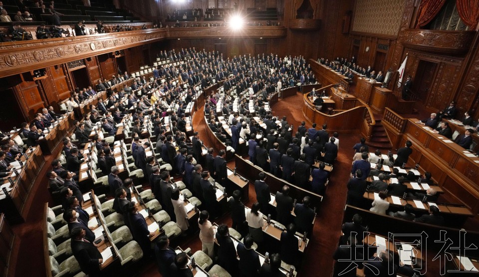 12月12日下午，日本众院全体会议表决通过了2024年度补充预算案。（图：共同社）