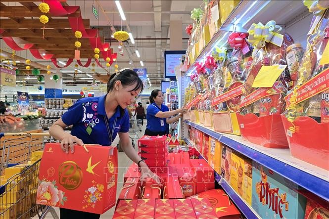 确保乙巳年春节年货供应充足。(示意图:越通社)