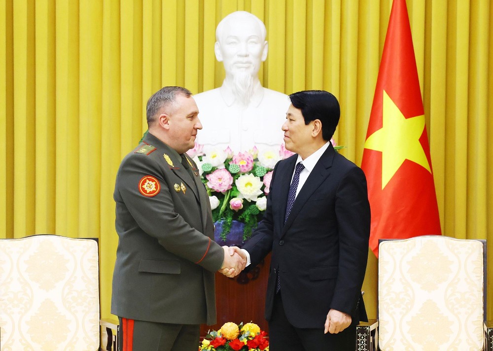 chu_tich_nuoc_luong_cuong_tiep_bo_truong_quoc_phong_belarus.jpg