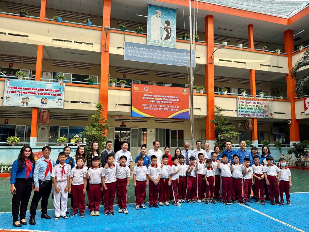 代表团参观周文廉小学。 K2.jpg