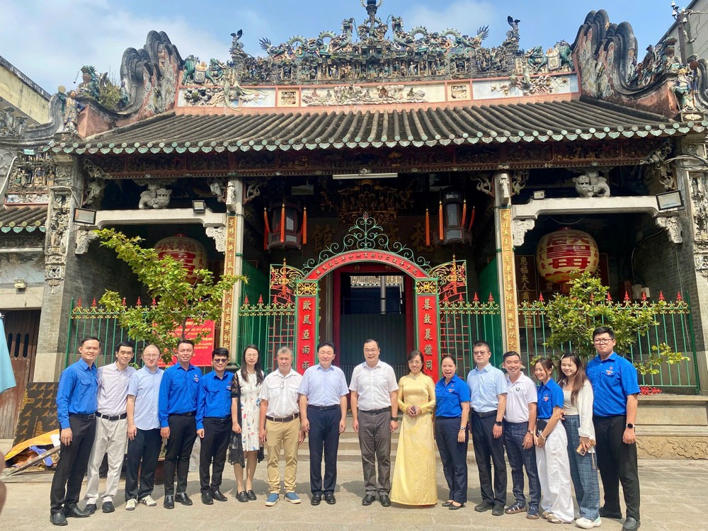 代表团参观穗城会馆天后庙。 K4.jpg