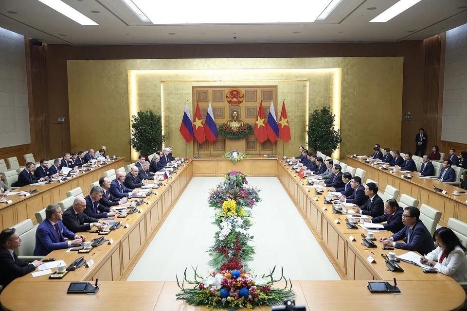 总理范明政与俄罗斯联邦总理米哈伊尔·弗拉基米罗维奇·米舒斯金举行会谈。（图：越通社）