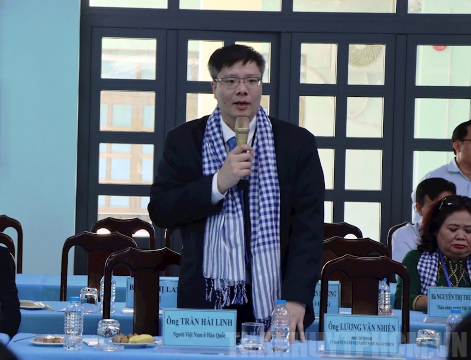 海外越南侨胞在聚会上发言。（图：市党部新闻网）