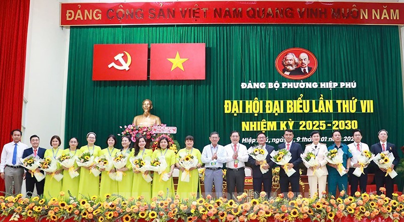 守德市协富坊2025-2030年任期第七次坊党部支委会在大会上亮相。（图：市党部新闻网）