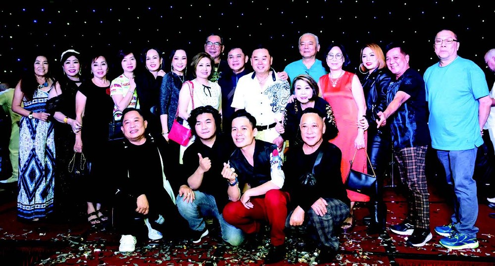 各位歌手、歌唱爱好者和贵宾欢聚一堂。